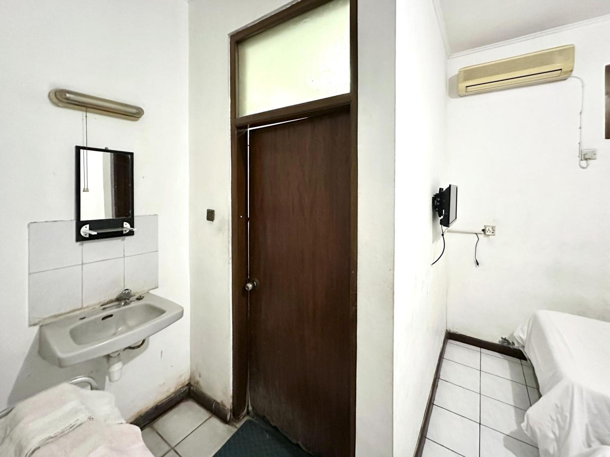 Hotel Dewi Sri Redpartner Yogyakarta Dış mekan fotoğraf