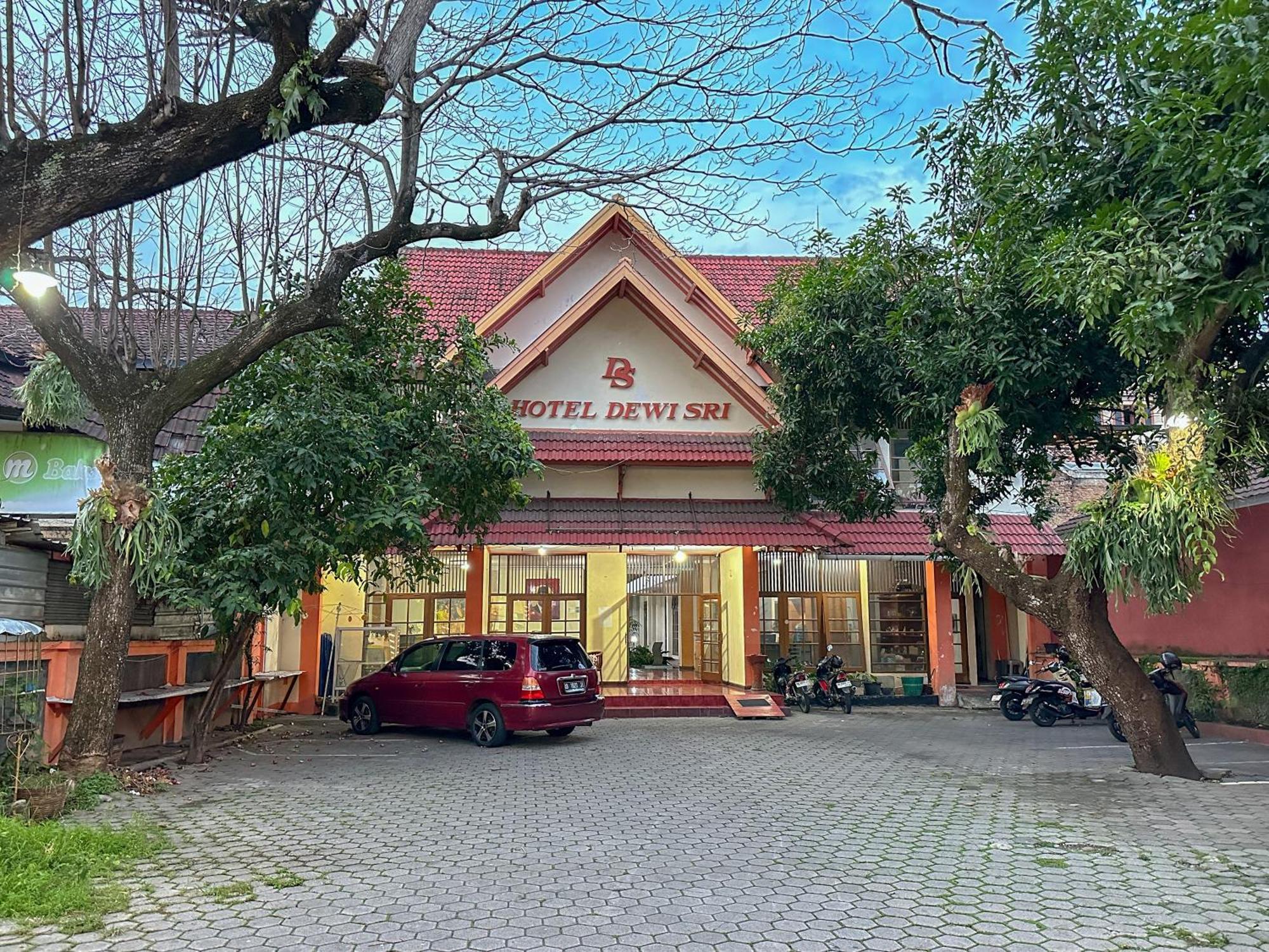 Hotel Dewi Sri Redpartner Yogyakarta Dış mekan fotoğraf