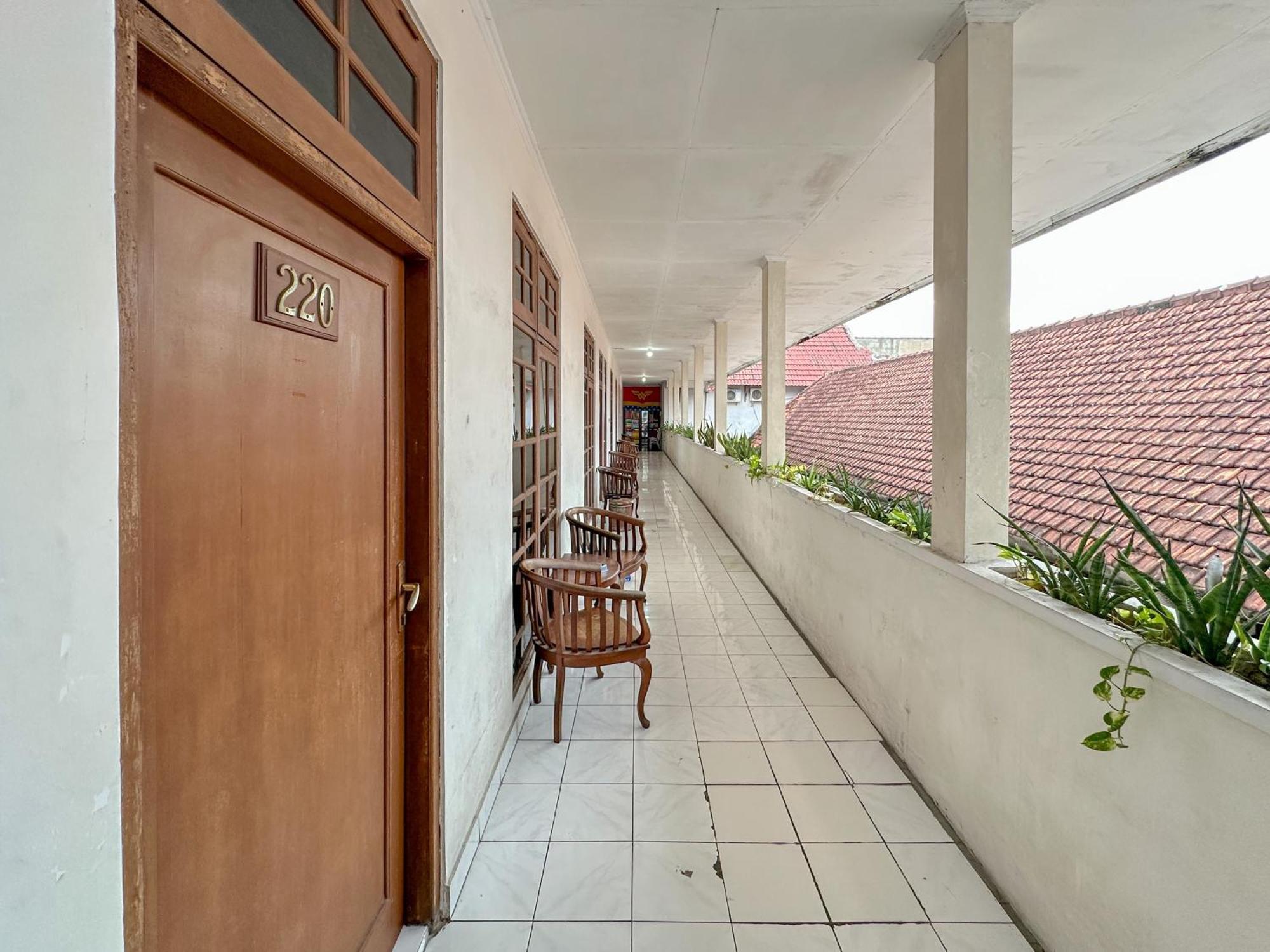 Hotel Dewi Sri Redpartner Yogyakarta Dış mekan fotoğraf