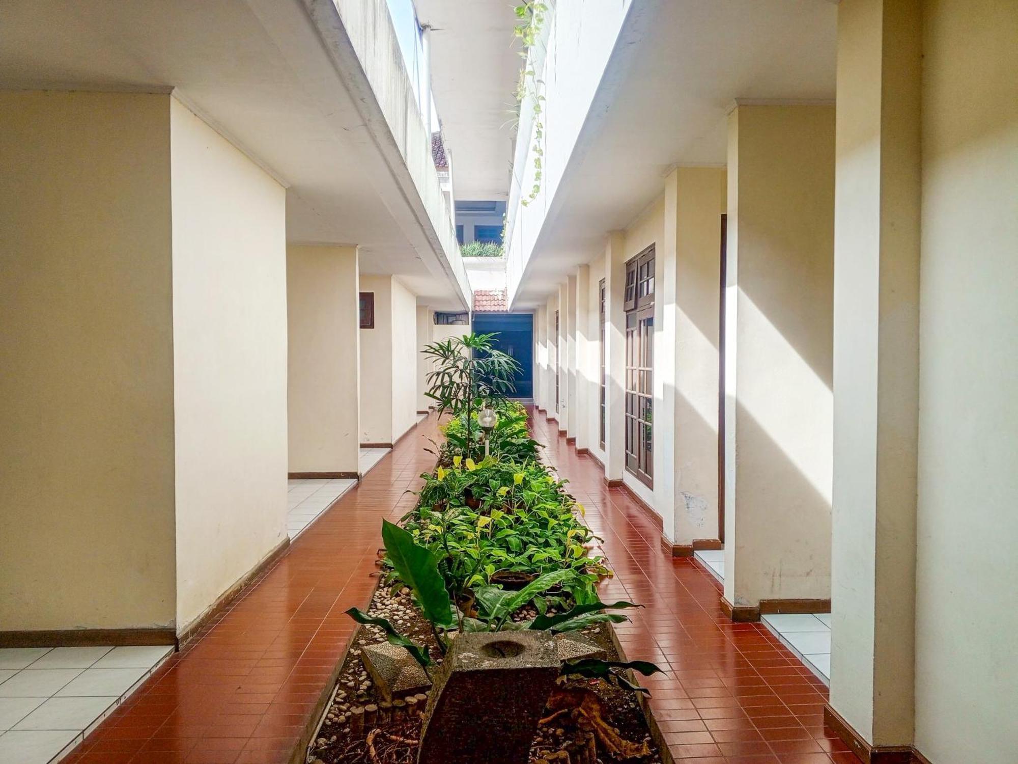 Hotel Dewi Sri Redpartner Yogyakarta Dış mekan fotoğraf