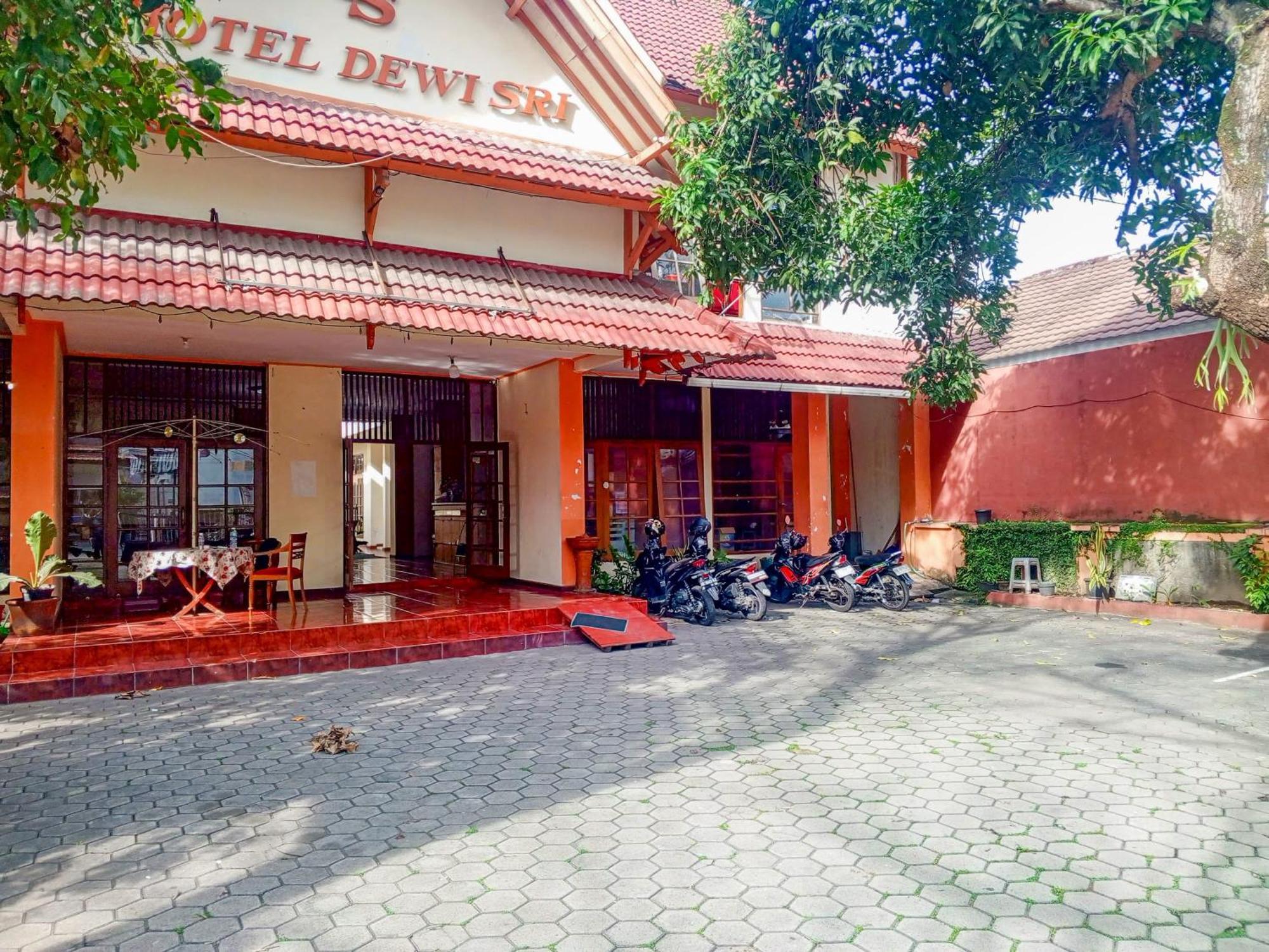 Hotel Dewi Sri Redpartner Yogyakarta Dış mekan fotoğraf