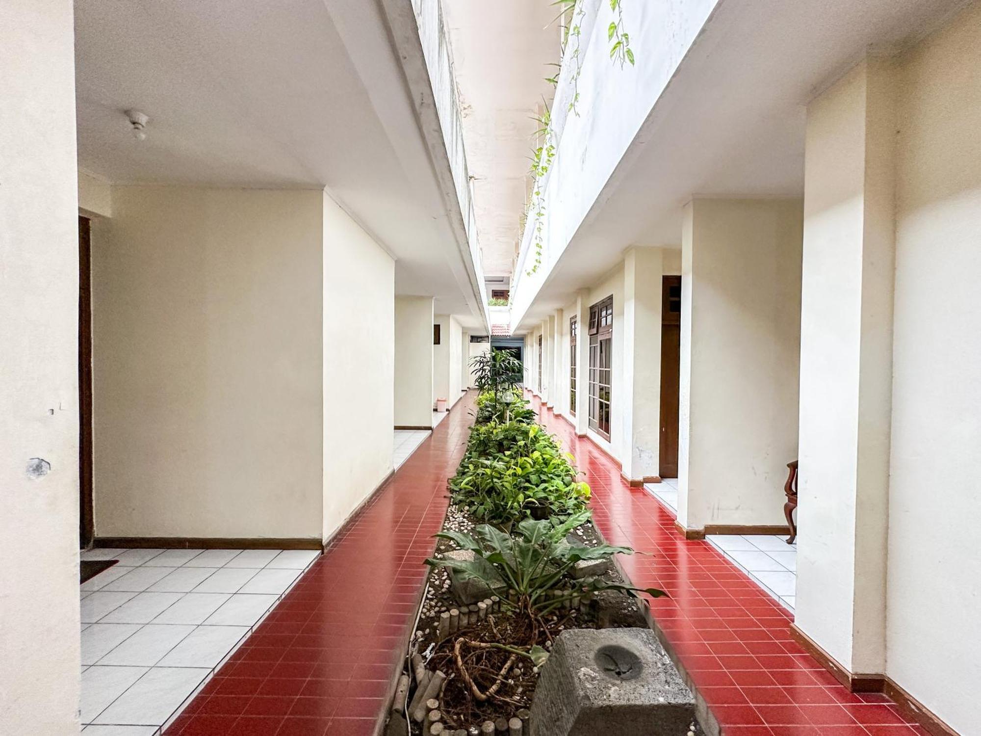 Hotel Dewi Sri Redpartner Yogyakarta Dış mekan fotoğraf