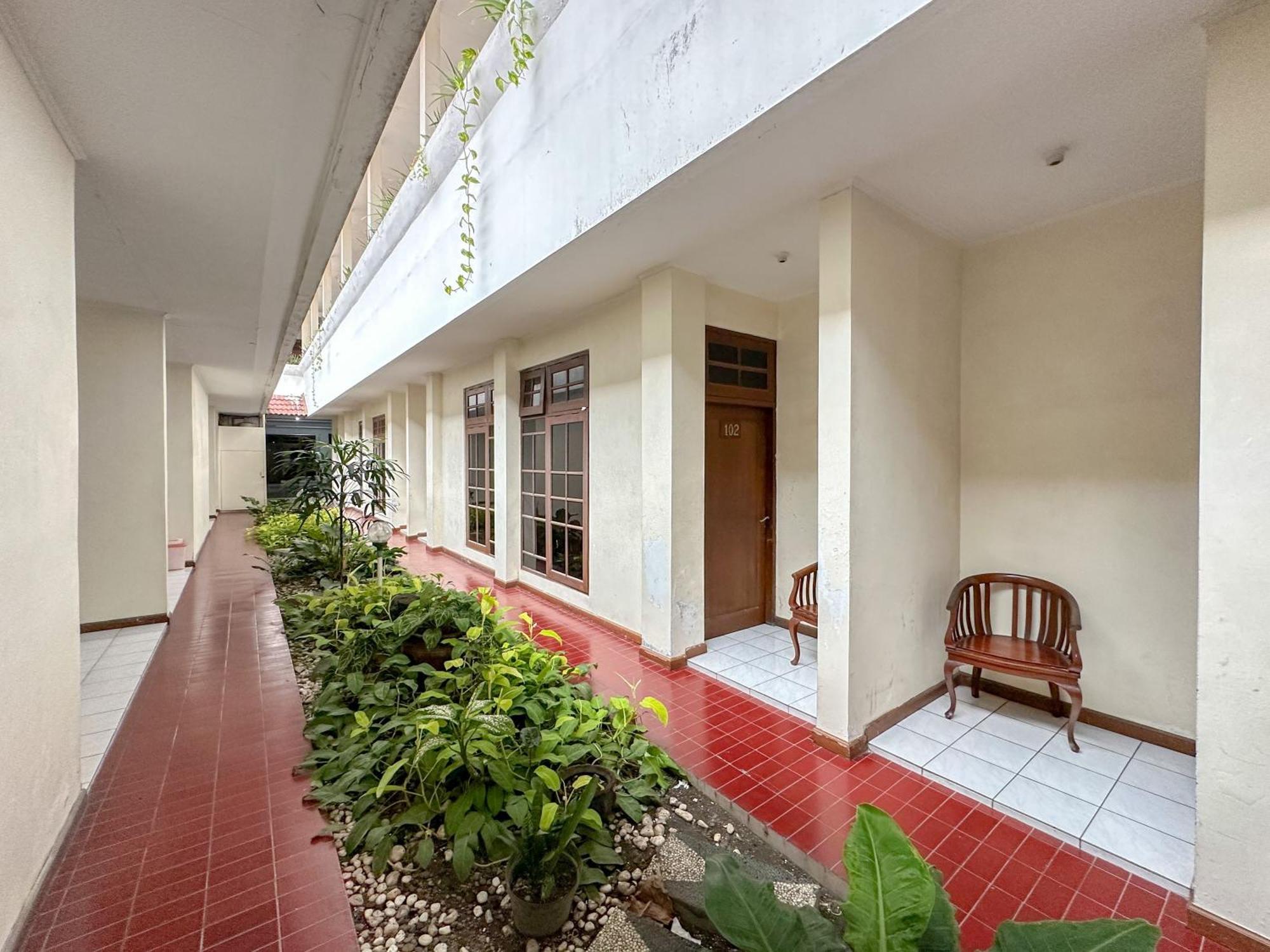 Hotel Dewi Sri Redpartner Yogyakarta Dış mekan fotoğraf