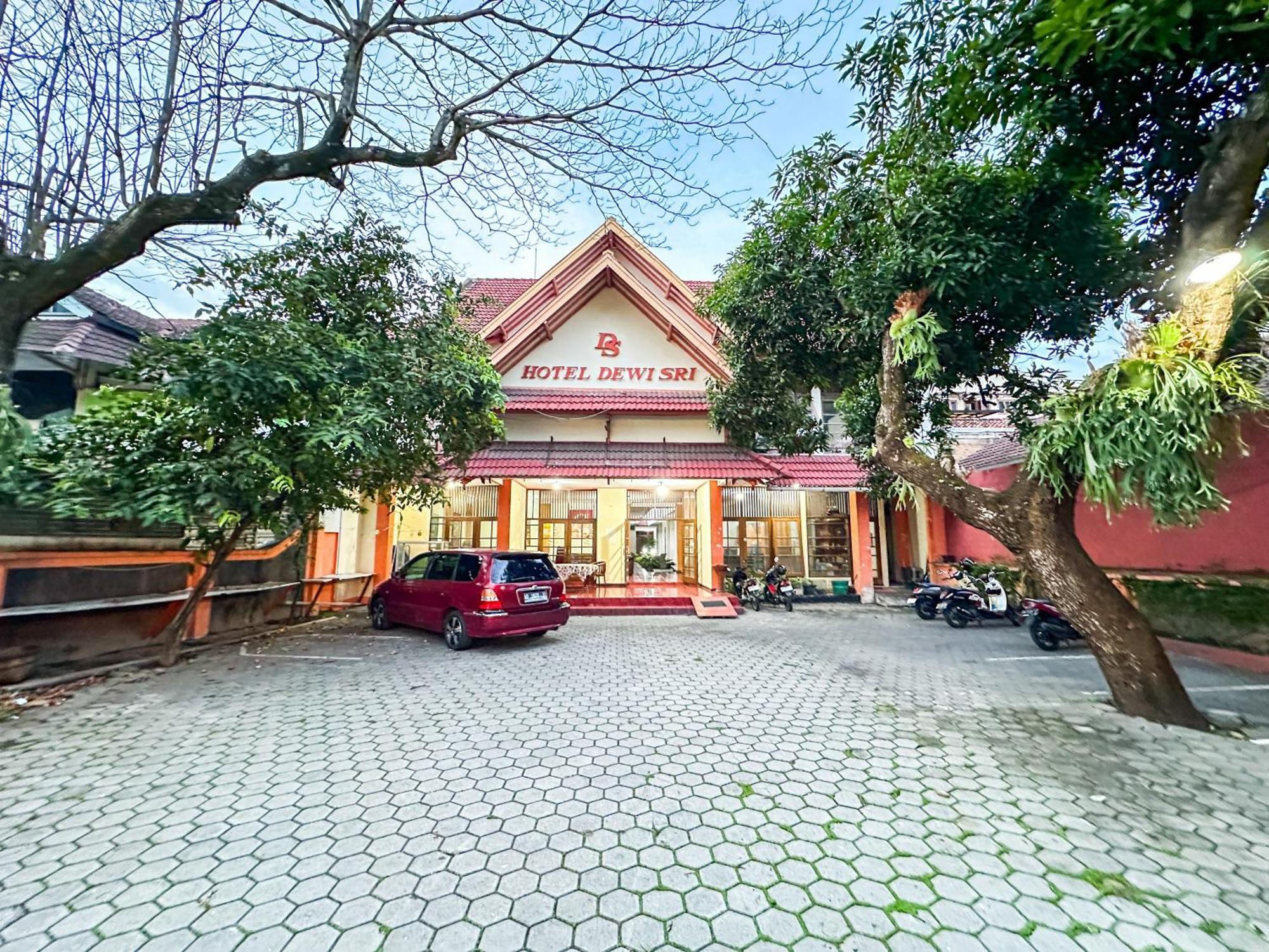 Hotel Dewi Sri Redpartner Yogyakarta Dış mekan fotoğraf