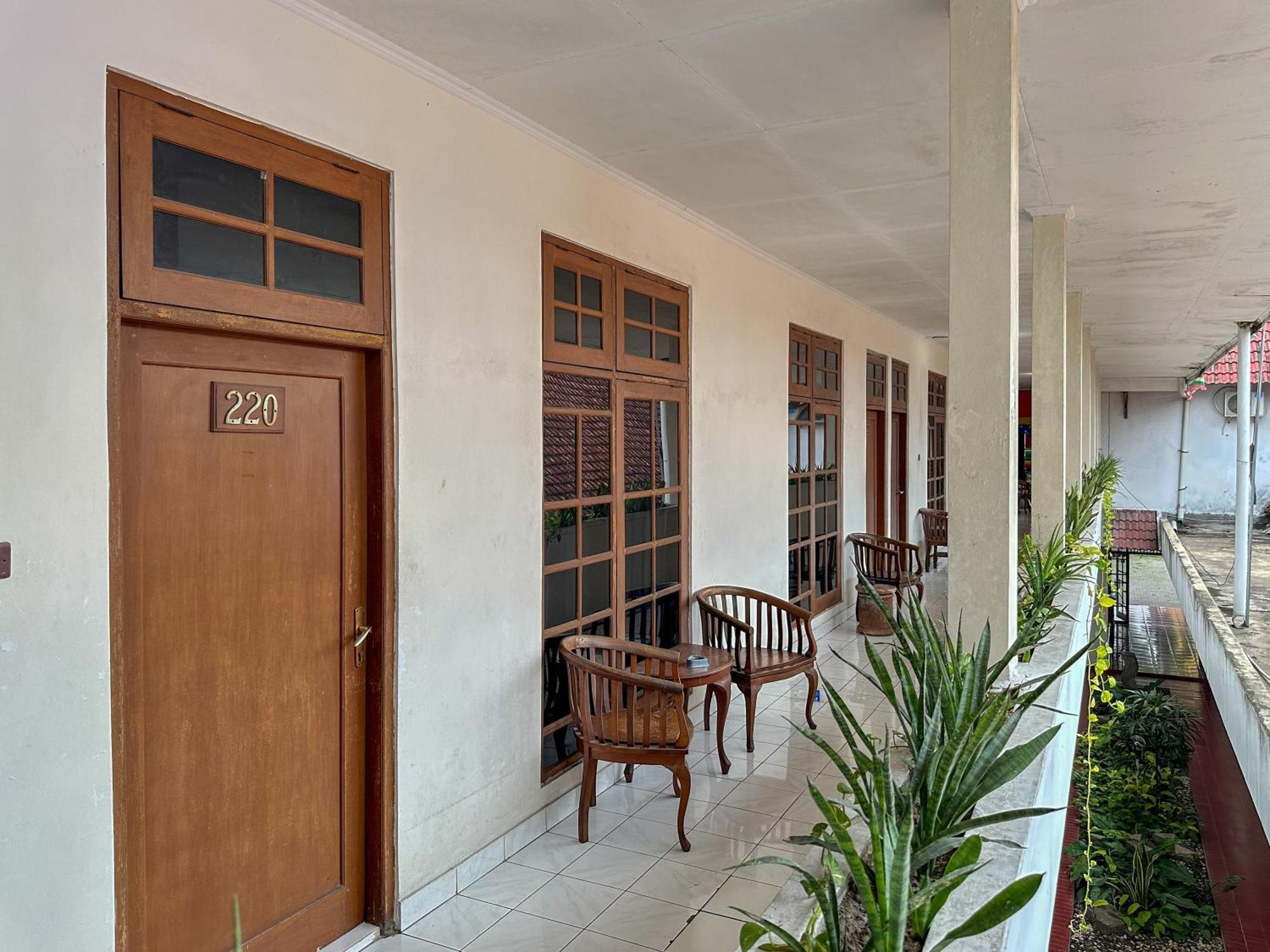 Hotel Dewi Sri Redpartner Yogyakarta Dış mekan fotoğraf